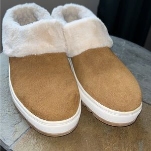 NWOT Blondo Suri Waterproof Slip-On Sneaker